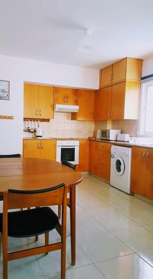 Armstrong Apartment Paralímni Kültér fotó